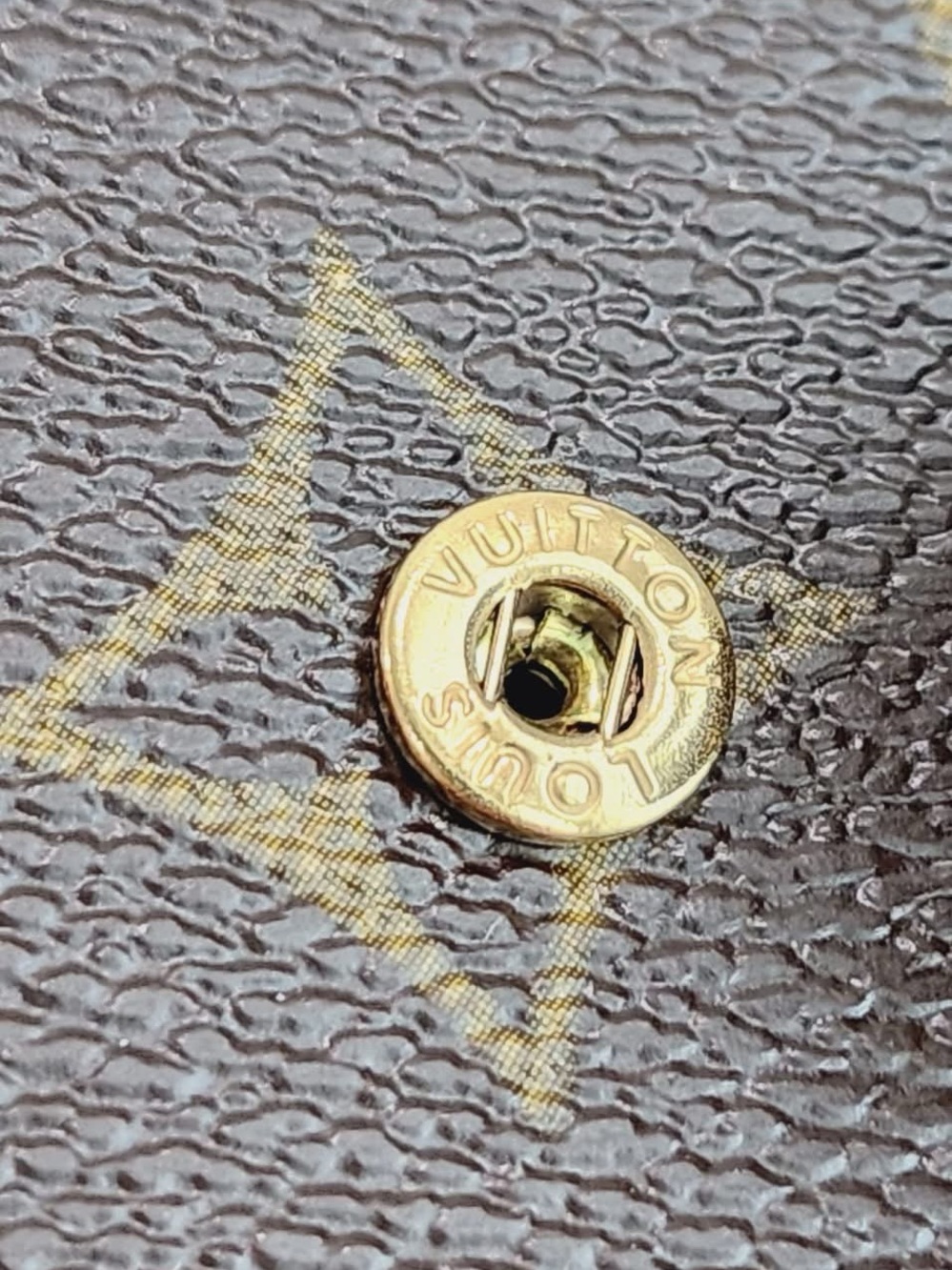 Louis Vuitton Medium Ring (MM) Agenda - Picture 6 of 16